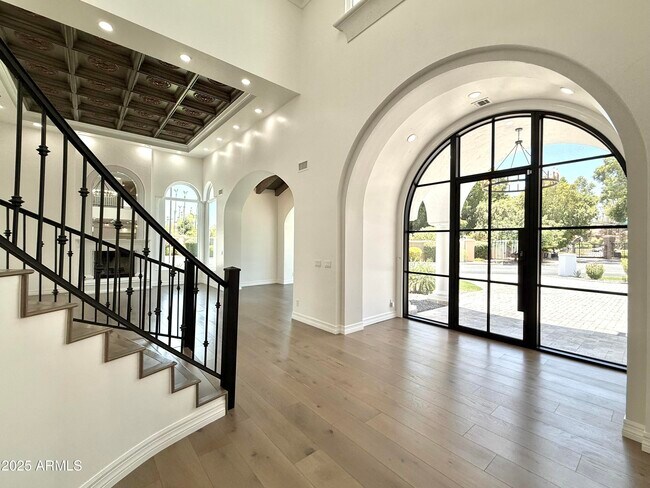 Building Photo - 1523 E Treasure Cove Dr