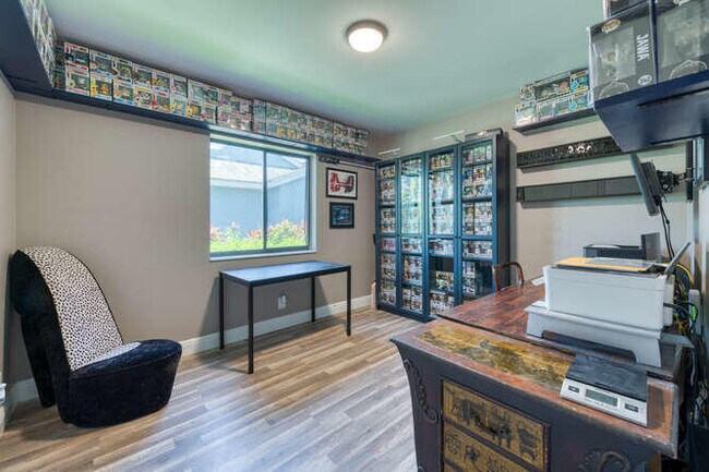 Building Photo - 3895 Island Club Cir W