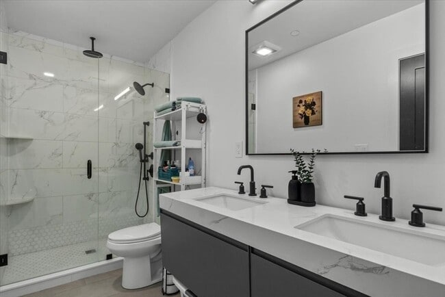 Building Photo - 173 Magnolia St