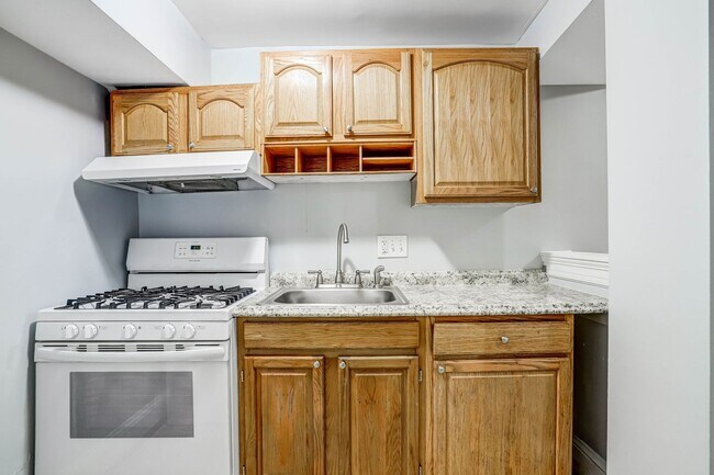 Building Photo - 2BR Basement Apartment | Brightwood