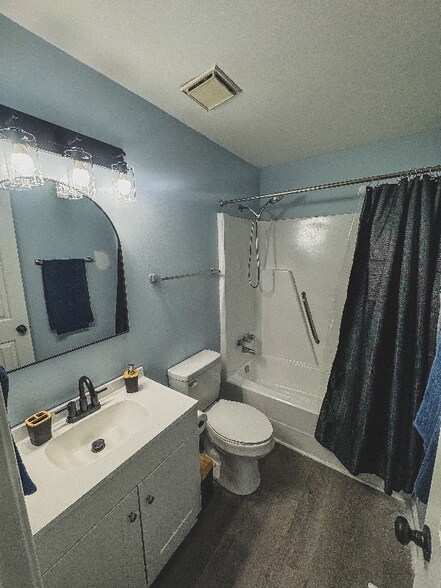 Building Photo - 8576 Chesapeake Blvd