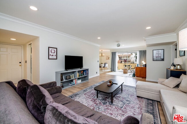 Building Photo - 423 Rexford Dr