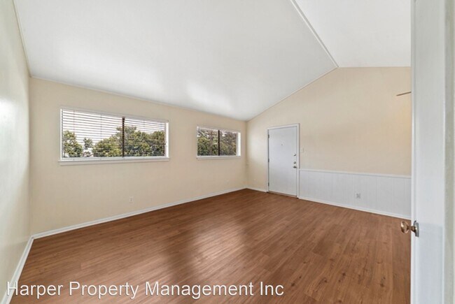Building Photo - 2 br, 1 bath House - 235 W Silver Sands Dr #8