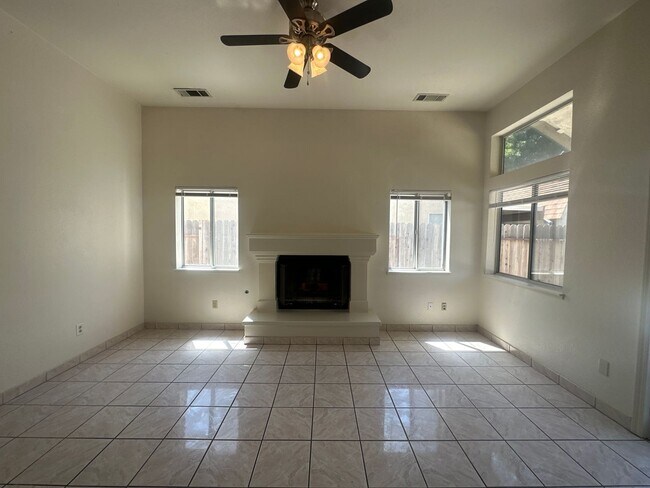 Building Photo - 325 Melbourne Dr