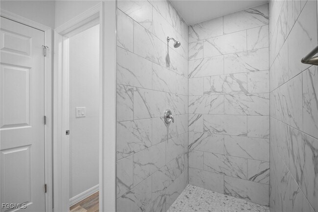 Building Photo - 942 Sunrise Blvd