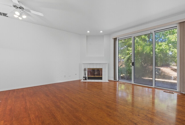 Building Photo - 519 Woodcrest Dr