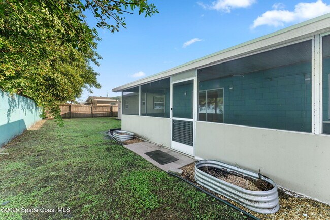 Building Photo - 1565 Venus St