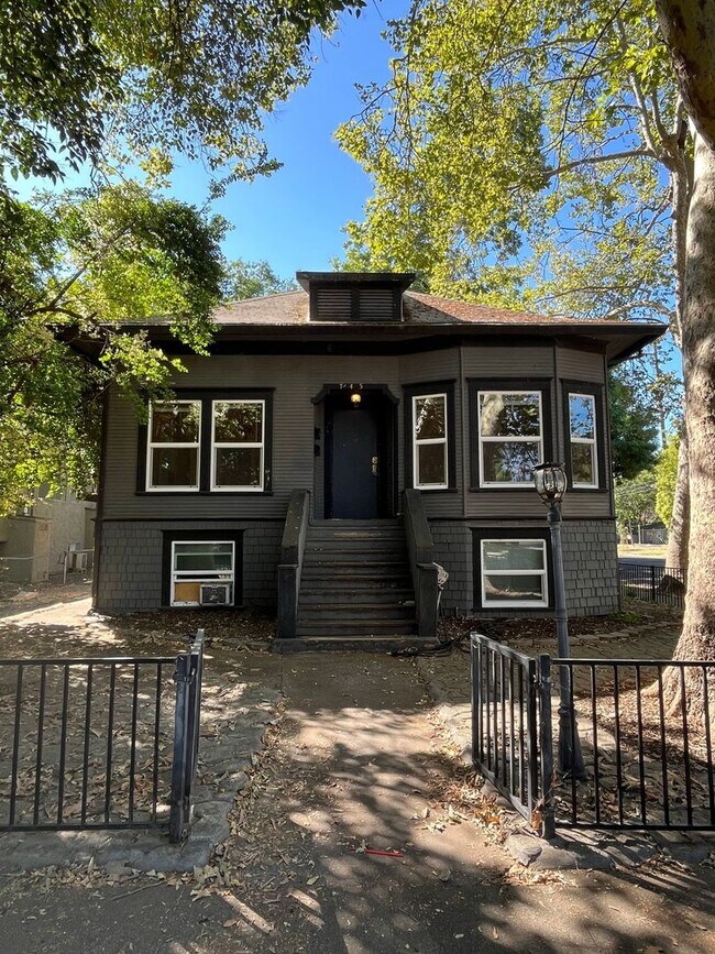 Building Photo - 745w3rd