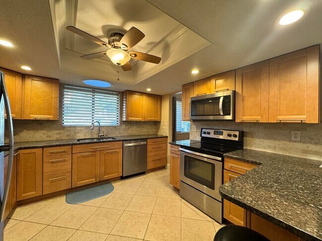 Building Photo - 3/2 in Pelican Bay