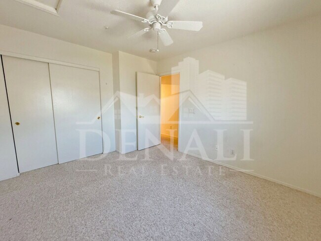 Building Photo - 15802 N Hidden Valley Ln