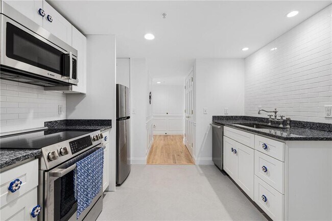 Building Photo - 53 Conanicus Ave