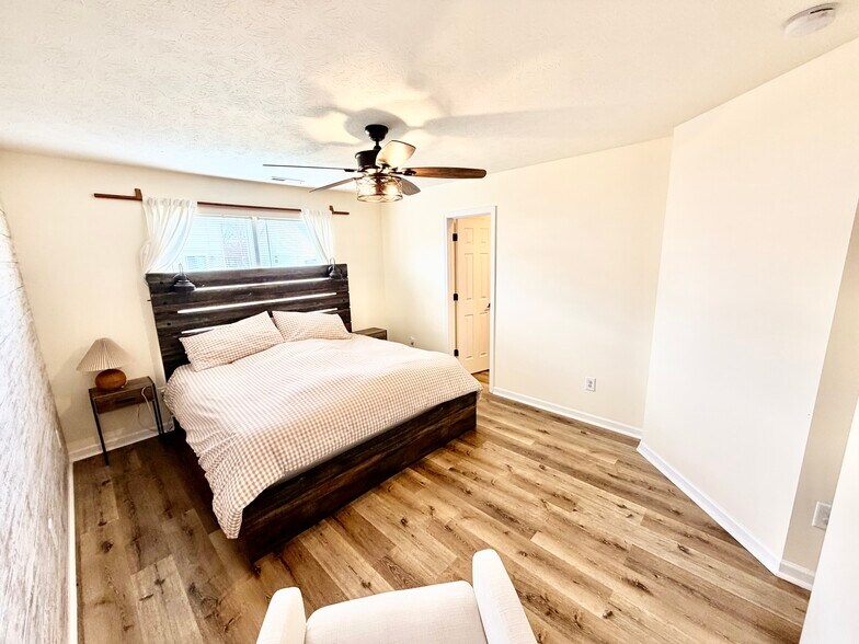 Building Photo - 3230 Monterey Dr