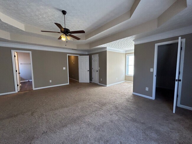 Building Photo - 1536 Ravens Run - Recently Renovated! Bran...