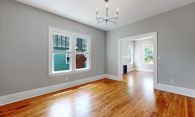 Building Photo - Stunning Upstairs 2-Bed, 1-Bath, Kitchen, ...