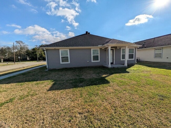 Building Photo - 610 Craig St