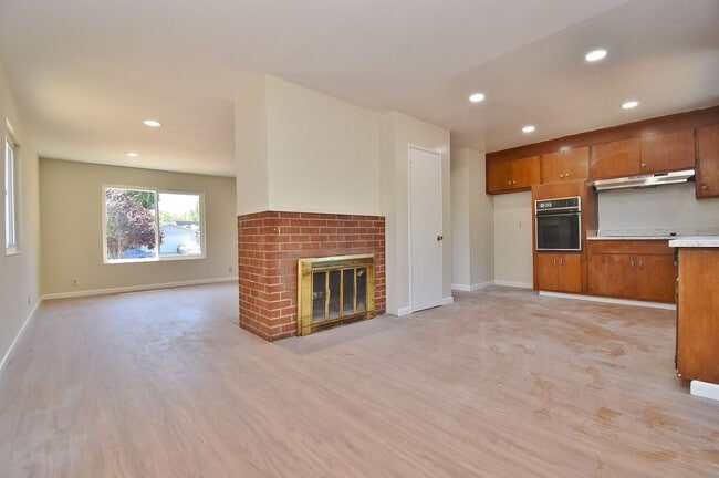 Building Photo - $3395 / 3 BR - NICELY REMODELED SUNDALE HO...