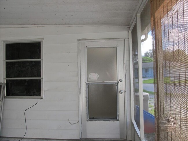 Building Photo - 300 Colonia Ln