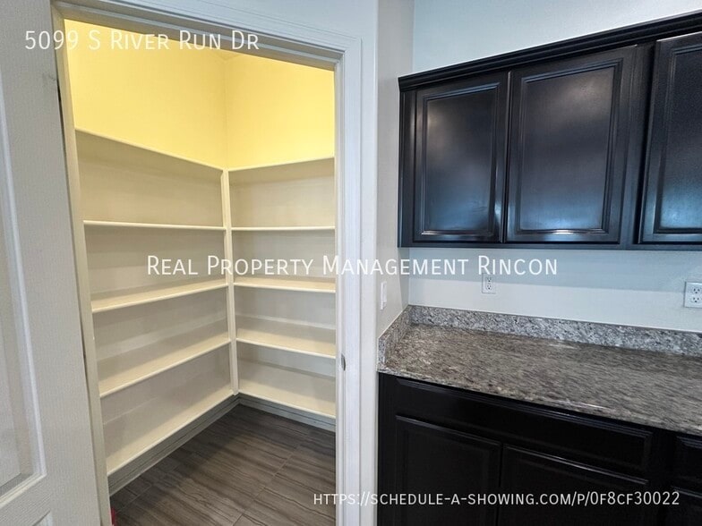 Building Photo - 5099 S River Run Dr