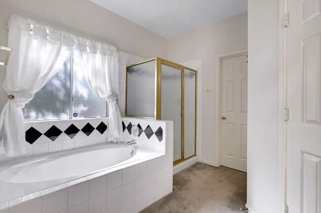 Building Photo - ***APPLICATION CURRENTLY UNDER REVIEW***Gorgeous Brick Home in Gated Shavano Bend