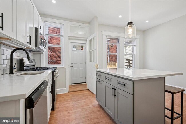 Building Photo - 928 S 50th St