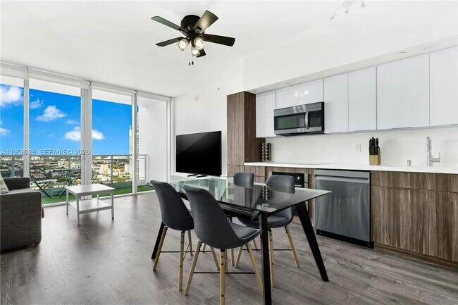 Building Photo - 92 SW 3rd St