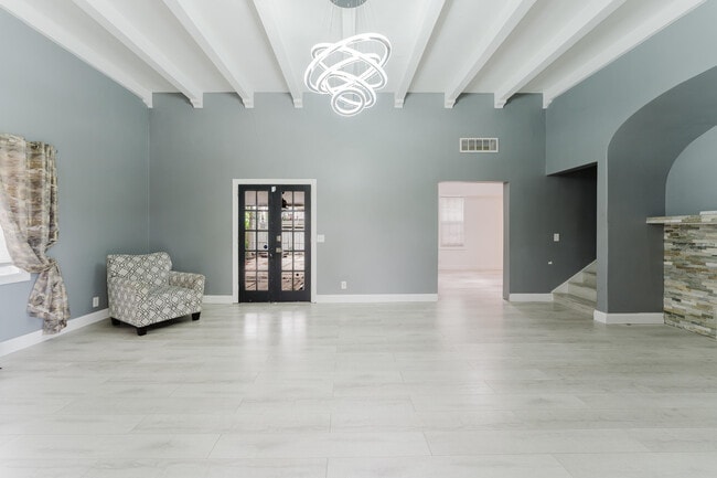 Building Photo - 700 E Palmetto Park Rd