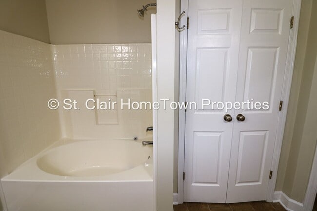 Building Photo - Great Family Home