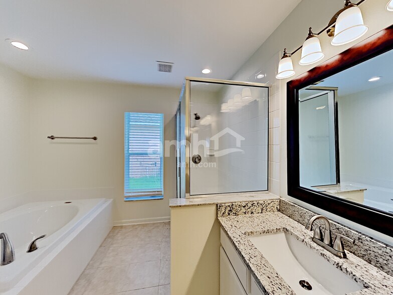 Building Photo - 1044 Summer Breeze Dr