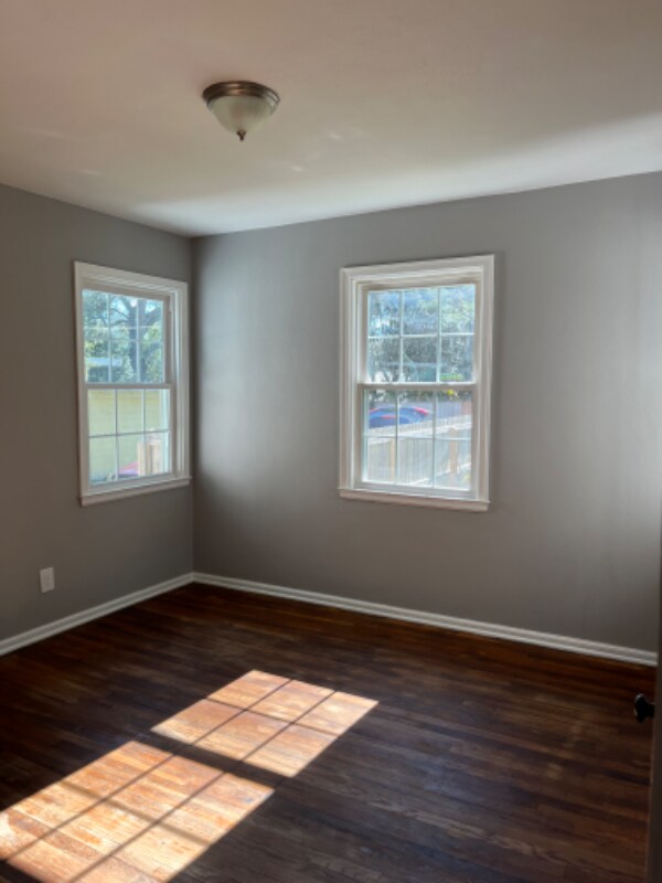 Building Photo - 402 E Orange Ave