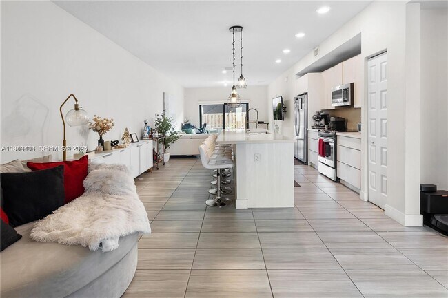 Building Photo - 7805 NW 104th Ave