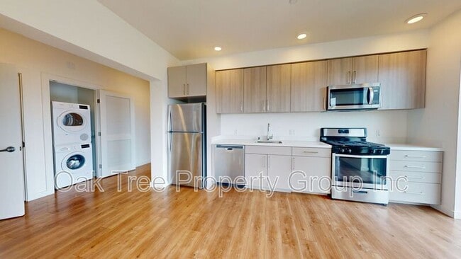 Building Photo - 532 Union St