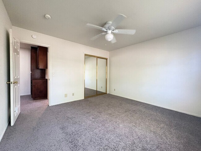 Building Photo - Spacious 4 Bedroom Home in Quiet Galt Neighborhood