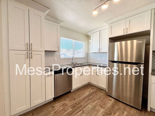 Building Photo - 820 Caliente Dr