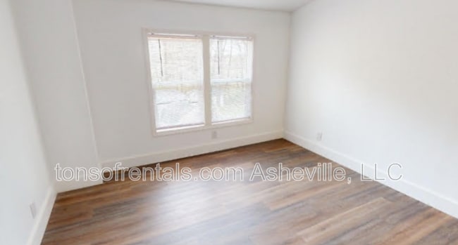 Building Photo - 70 Woodscape Dr