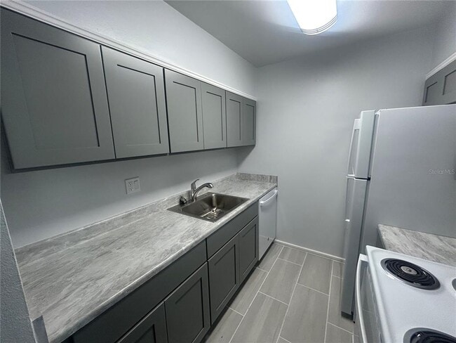 Building Photo - 6519 W Newberry Rd