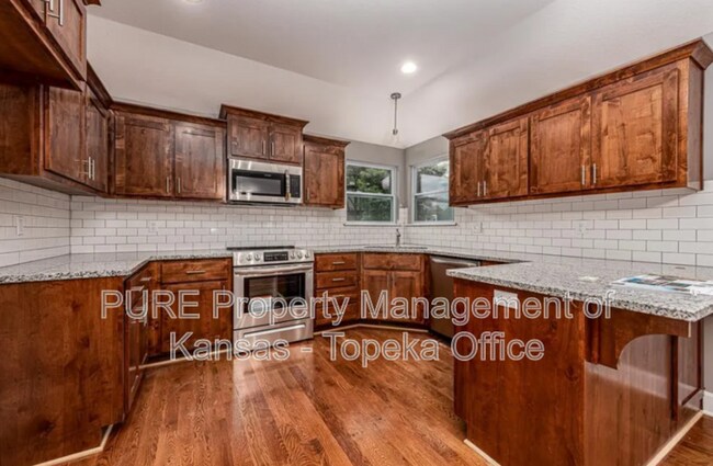 Building Photo - 4766 Lakecrest Dr