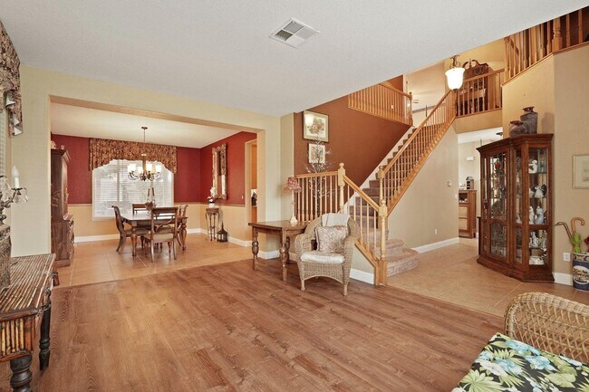 Building Photo - 549 Glenbriar Cir