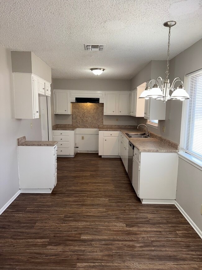 Building Photo - 5015 David Scott Dr