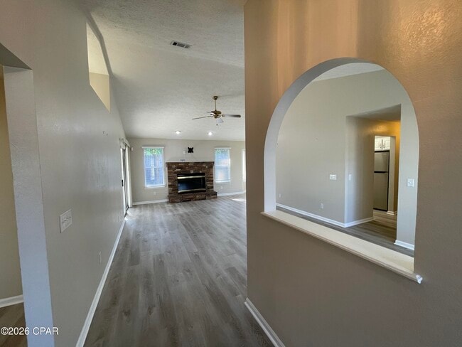 Building Photo - 140 Treasure Palm Dr