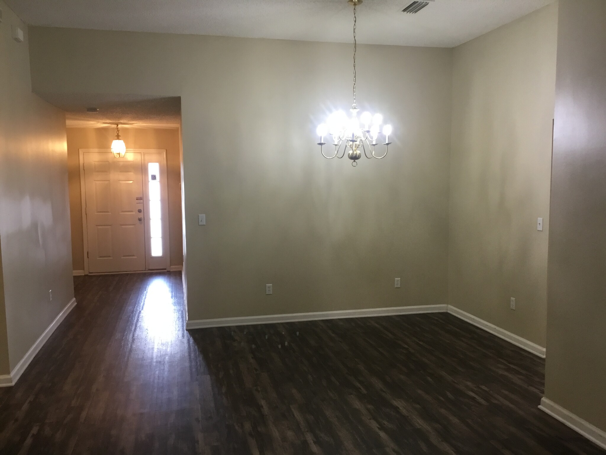 Building Photo - 6701 Southern Oaks Dr