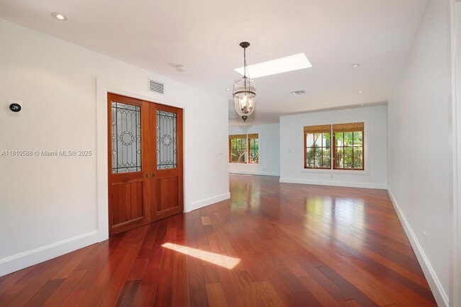 Building Photo - 2527 Inagua Ave