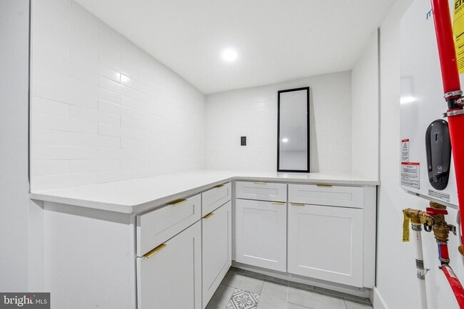 Building Photo - 268 W Duncannon Ave