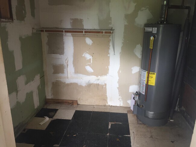 Building Photo - 5433 Dolphin Ln