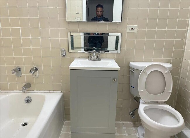 Building Photo - 35-20 Leverich St