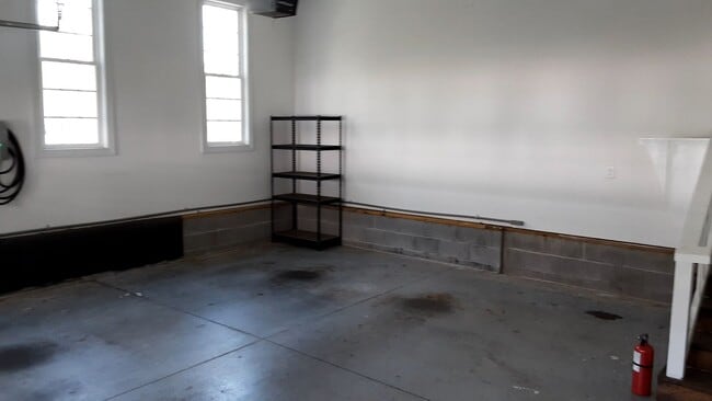 Building Photo - Country Estate Home in Ashland Area