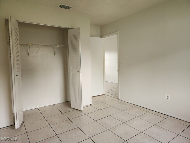 Building Photo - 107 SW 16th Terrace