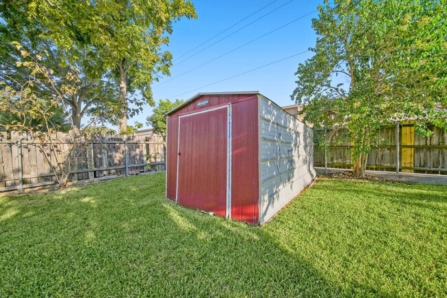 Building Photo - 5013 Camden Ln