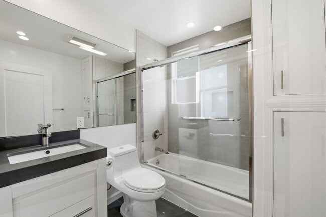 Building Photo - 1603 Ortega St