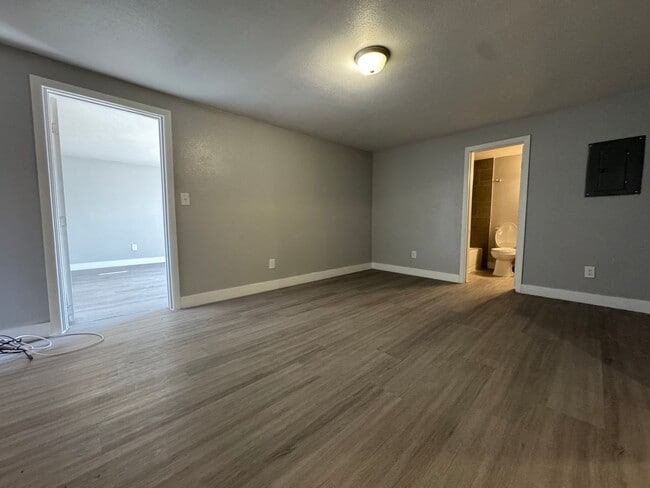 Building Photo - 602 W McWilliams Ave