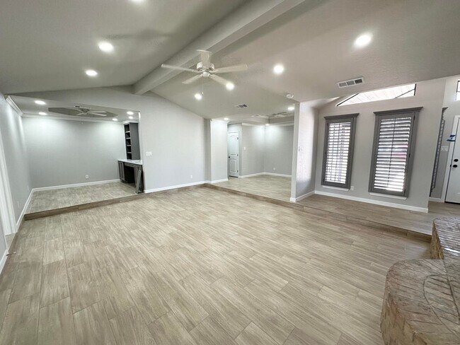 Building Photo - Fully Remodeled 3 Bedroom 2 Bathroom For Rent